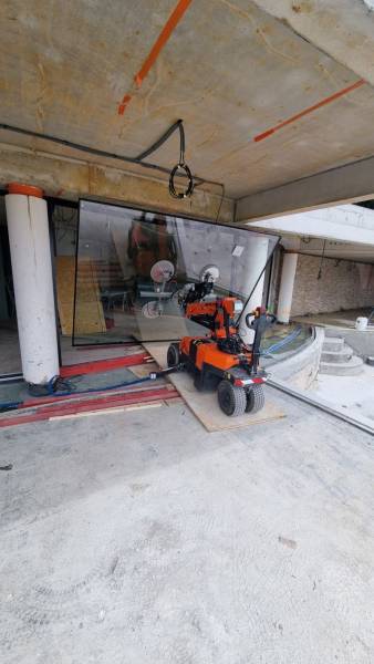 Pose de menuiseries coulissantes minimalistes dans une villa à Villefranche sur Mer : Comment sublimer votre maison!