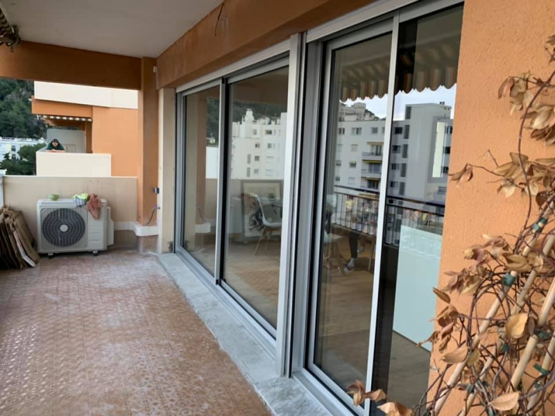 Fenetres coulissantes bicolores sur mesure à Menton 06500 Alpes Maritimes