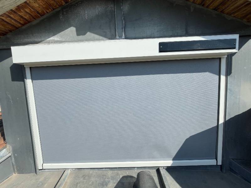 Pose d’une protection solaire : store rollo Extérieur Solaire 