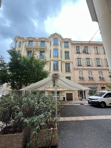 Remplacement toile store banne Roquebrune Cap Martin – Store barre carrée, Tissu imperméable Alpes-Maritimes Menton Monaco